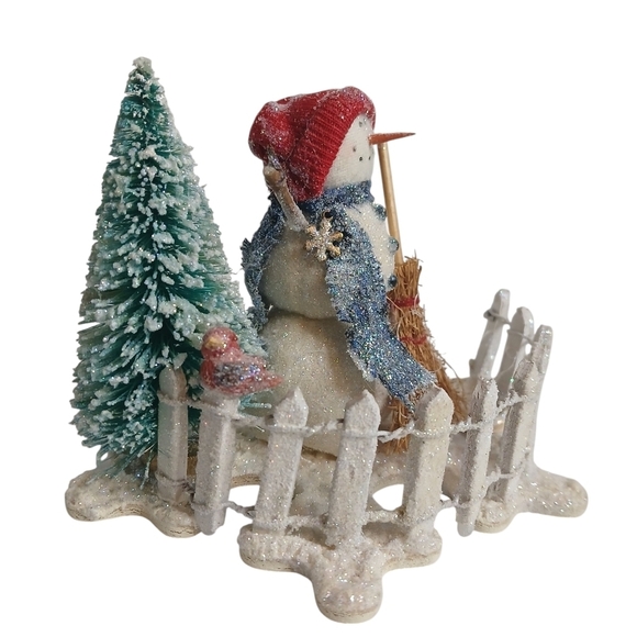 Christmas Decor Collectable Creations Backyard Snowman Wood Fabric Figurine New - Picture 6 of 13
